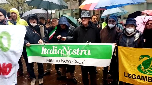 Parco Sud, la protesta di sindaci e associazioni sotto il Pirellone