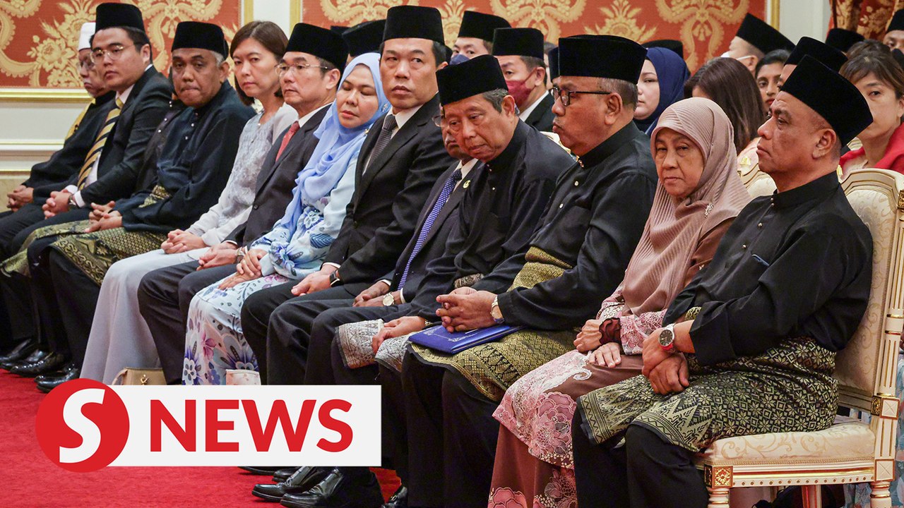 Ten Perak exco members sworn in before state Ruler