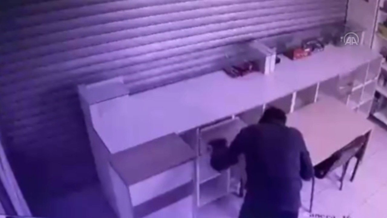 Okul kantininden hırsızlık güvenlik kamerasına yansıdı