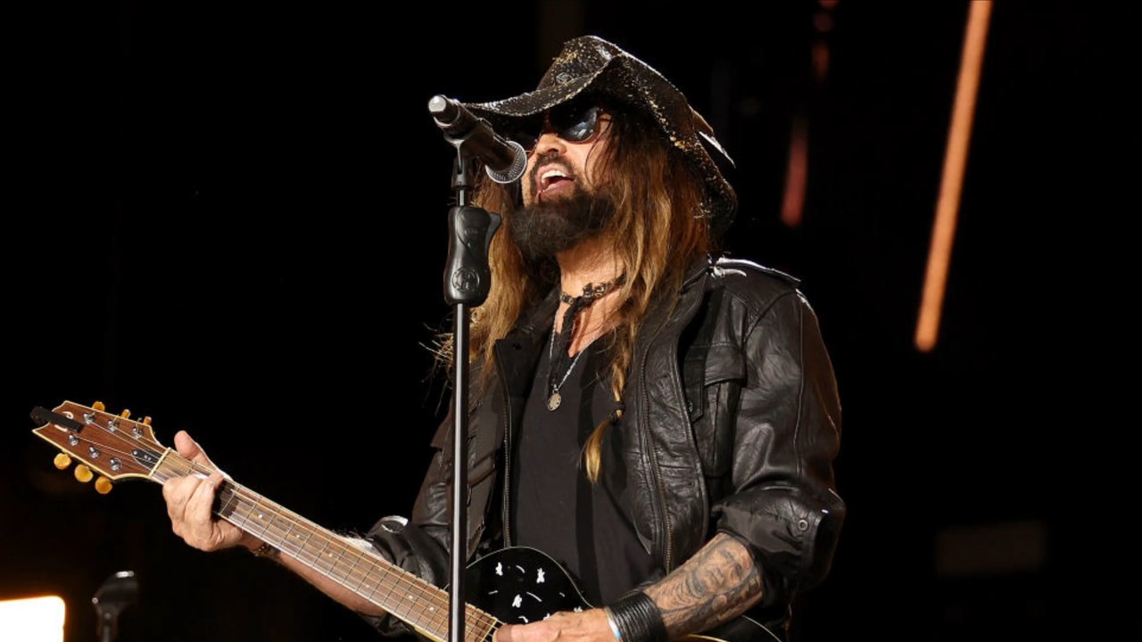 Miley Cyrus entsetzt über Verlobung ihres Vaters