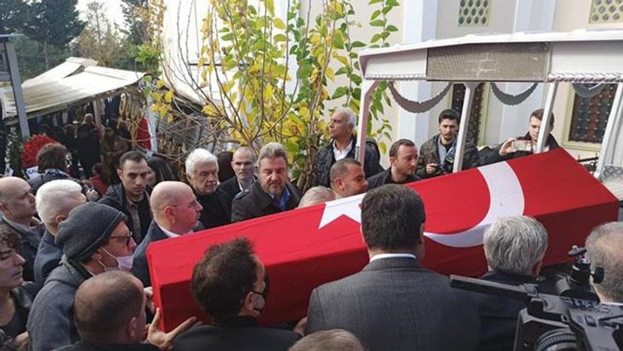 Usta gazeteci Hıncal Uluç son yolculuğuna uğurl...