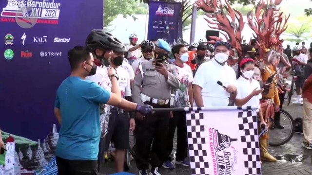 Gaya Ganjar Pranowo dan Gibran Saat Gowes Bareng