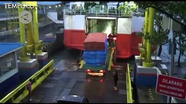 Cuaca Buruk di Pelabuhan Merak Geser Jam Keberangkatan Kapal