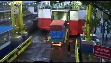 Cuaca Buruk di Pelabuhan Merak Geser Jam Keberangkatan Kapal