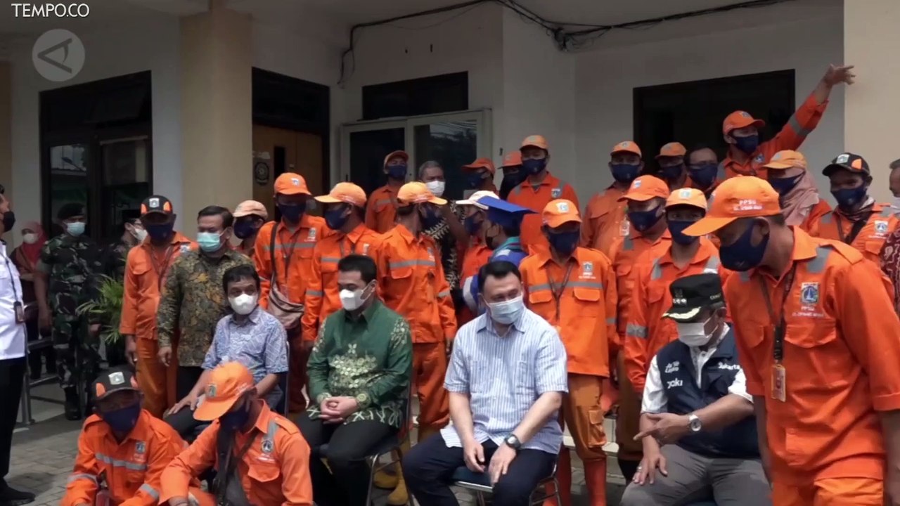 Rizki Petugas PPSU Raih Gelar Cumlaude, Wagub Riza: Patut Jadi Contoh