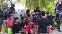 Korban Banjir Aceh Utara Rekreasi Pakai Kapal TNI AL