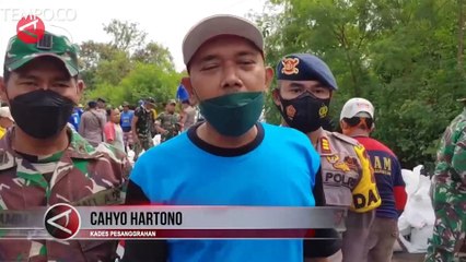 Wagra dan Aparat Bangun Tanggul Penahan Banjir di Pekalongan