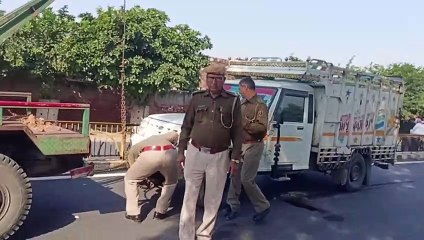 ...और ड्यूटी जा रही बैंककर्मी को घसीट ले गई पिकअप