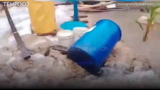 Rumah Panggung Warga Sorong Papua Roboh Dihantam Ombak Besar