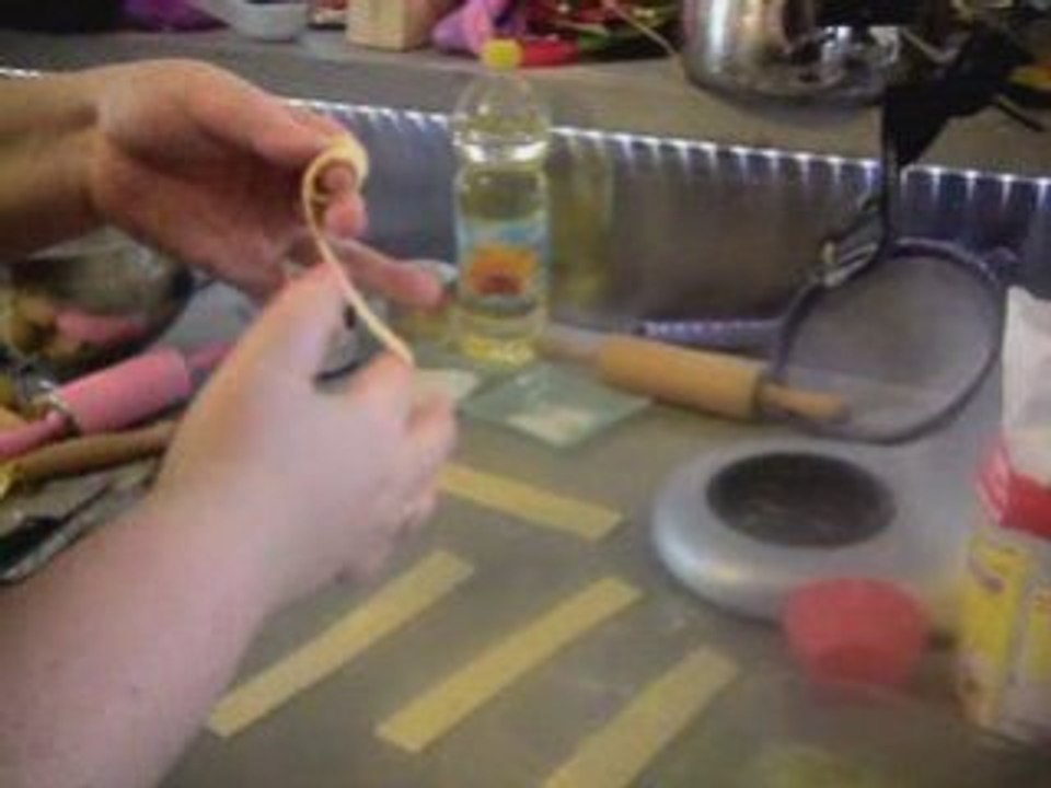 Recette filmée des manicotis, debla ou rose des sables