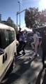 Fatih'te taksici ve yolcu arasında tekmeli yumruklu kavga kamerada