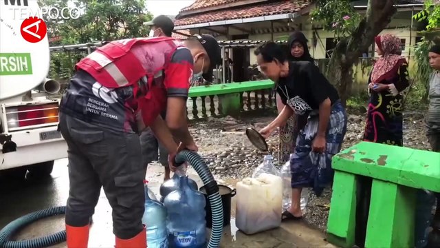 Air Sumur Tercemar Limbah Batik, BPBD dan PMI Pekalongan Salurkan Air Bersih