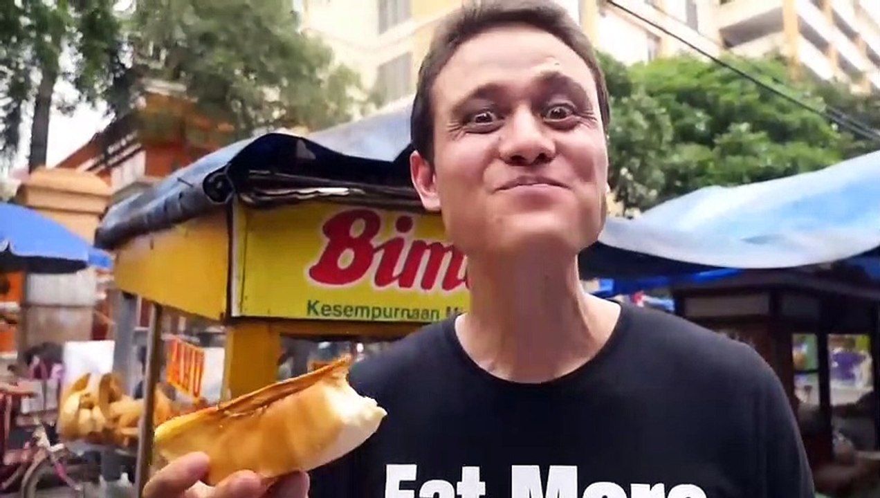 Indonesian Street Food Tour of Glodok (Chinatown) in Jakarta - DELICIOUS Indonesia Food! 15