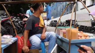 Indonesian Street Food Tour of Glodok (Chinatown) in Jakarta - DELICIOUS Indonesia Food! 18