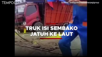 Harganya Lagi Naik, Truk Bermuatan Sembako Malah Jatuh di Laut Aceh