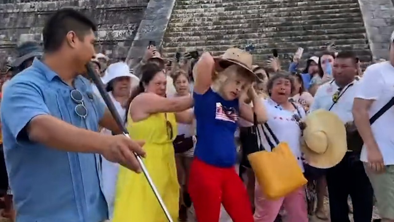Mexique : une touriste frôle le lynchage après avoir illégalement gravi une pyramide Maya