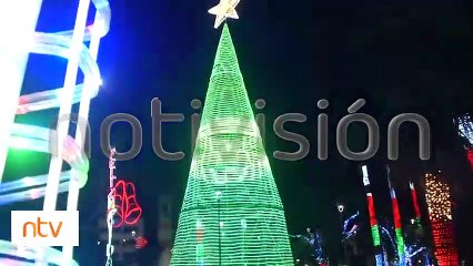 Arman el árbol de navidad más grande del país, a los pies del Cristo de la Concordia