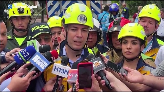 Ocho muertos al estrellarse una avioneta contra un edificio residencial en Medellín