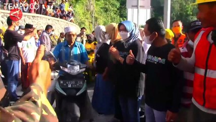 Video herunterladen: Sempat Terputus 5 Bulan, Jembatan Gantung Gladak Perak Mulai Difungsikan