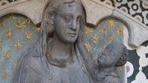 Hallan restos policromados en las esculturas blancas del Duomo de Florencia