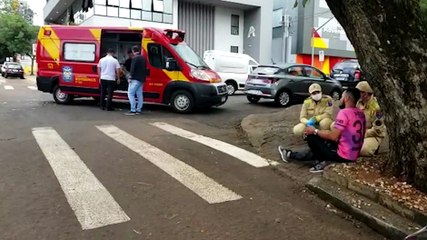 Duas pessoas ficam feridas após colisão entre Gol e Saveiro no Centro
