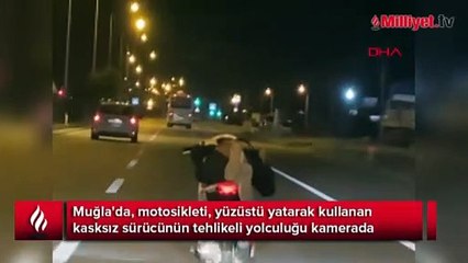 Motosiklet sürücüsünün tehlikeli yolculuğu kamerada