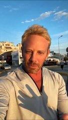 Ίαν Ζίρινγκ: O «Στιβ» του Beverly Hills ήρθε στην Ελλάδα και μαγεύτηκε! Το ατύχημα και η Ακρόπολη