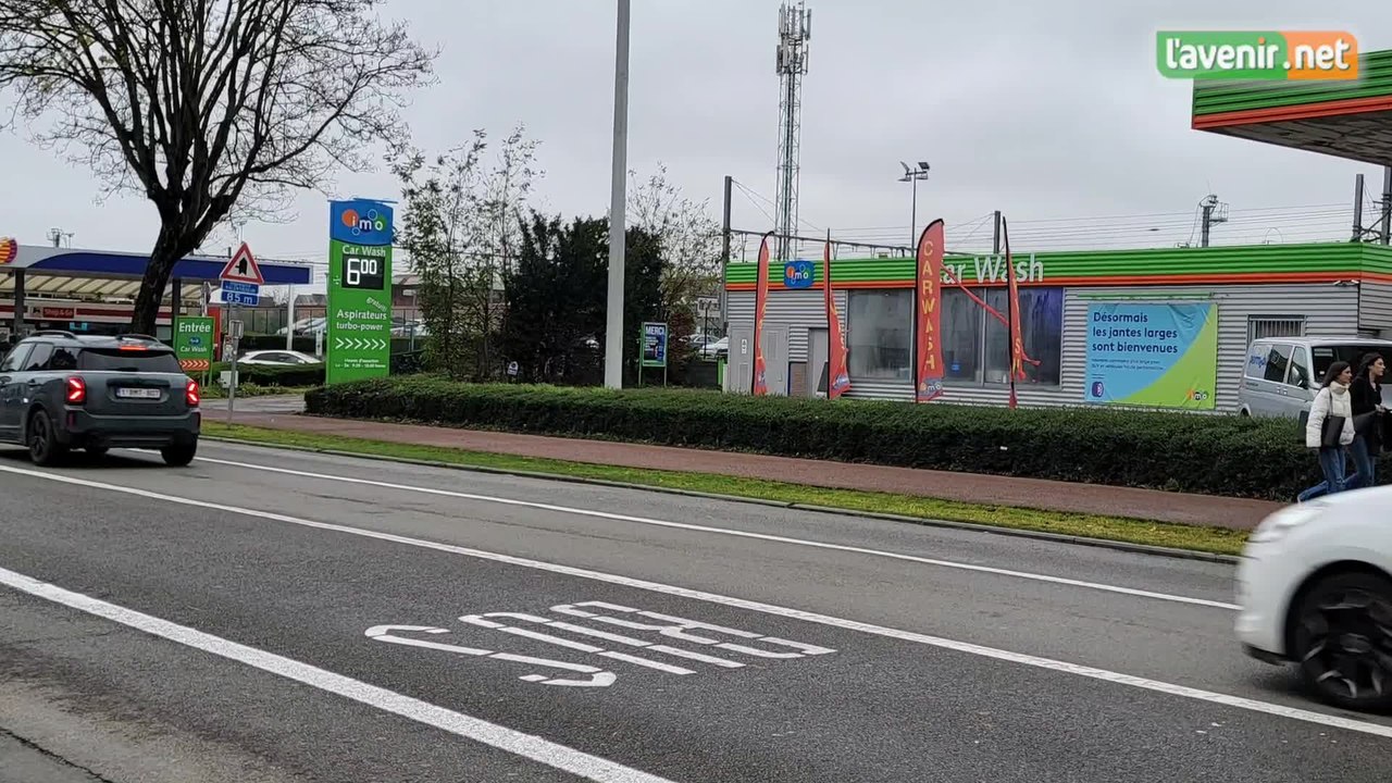 Peut-on franchir les lignes blanches de la bande "bus" du boulevard des Nerviens à Tournai?