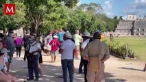 Turista sube a pirámide de Kukulkán en Yucatán y la tunden en redes; la apodan 