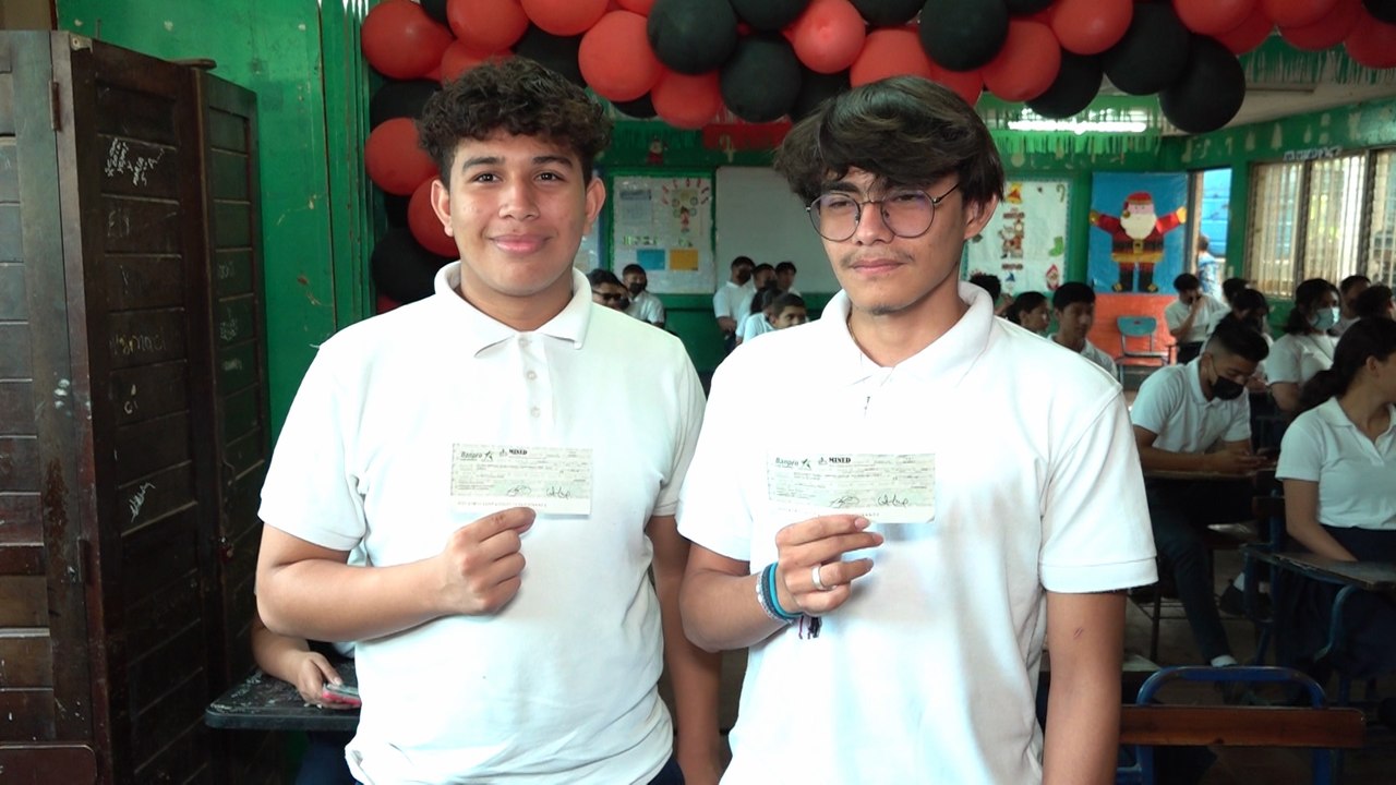 Gobierno de Nicaragua y Mined entregan bono a bachilleres en Managua