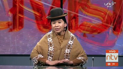 Mujer y supuesto policía arrestados