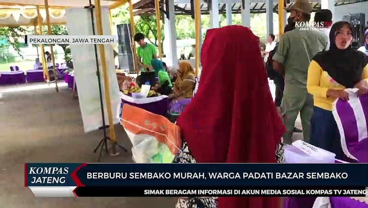 Berburu Sembako Murah, Warga di Pekalongan Padati Bazar Sembako