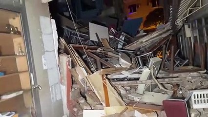 Hasarlı binayı görüntülerken depreme yakalandılar