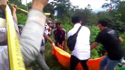 Geger Penemuan Mayat Terbungkus Karpet di Tepi Jurang Sendi Pacet