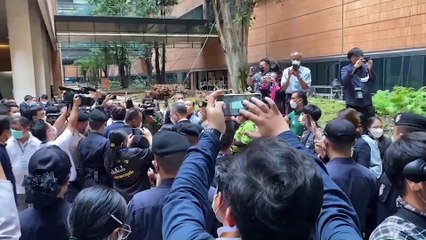 สุดเดือด! "ชูวิทย์-สันธนะ" หวิดวางมวยกลางสภา (มีคลิป)