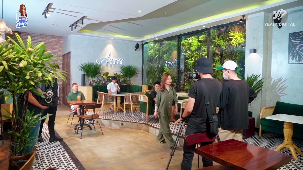 Bị đạo diễn cho đóng vai quần chúng, chàng diễn viên quyết tâm đổi đời