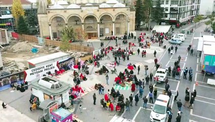 Deprem nedeniyle vatandaşlar sokakta bekleyişini sürdürüyor