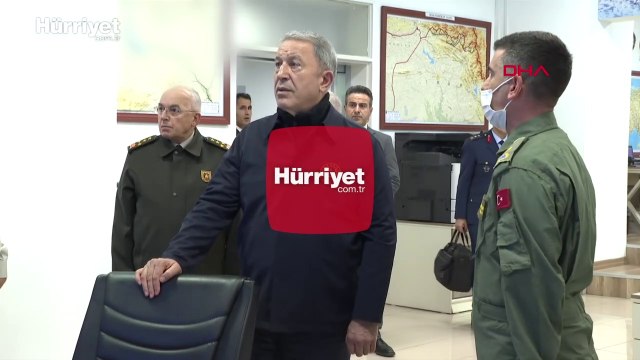 Bakan Akar, sınır hattındaki birliklerin komutanları ile video konferans toplantısı gerçekleştirdi