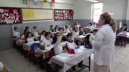 26 yıldır aynı okulda aynı aşk ve heyecanla eğitim veriyor