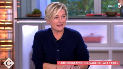 "On m'appelait 'petite culotte' !" : Anne-Elisabeth gênée par une anecdote improbable dans C à Vous