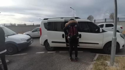 Kars'ta hırsızlık yaparken kameraya yansıyan 2 zanlı tutuklandı