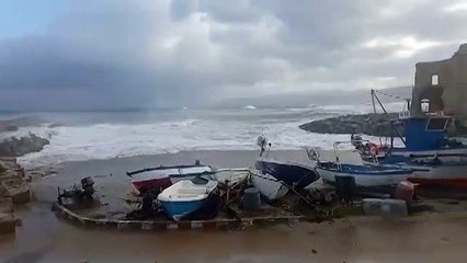 Maltempo devastante a Briatico, distrutto il porticciolo dei pescatori: “Siamo disperati”