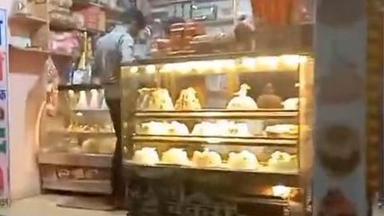 सागर: जिन बच्चों के मम्मी-पापा नहीं, उन्हें फ्री में केक देता है ये बेकरी