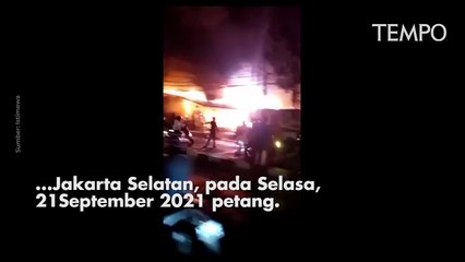 Kebakaran Hanguskan Toko Swalayan Cahaya di Cilandak