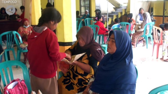 Kondisi Rumah Warga di Lereng Gunung Semeru Tertimbun Abu Vulkanik