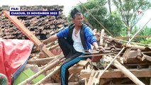 Warga Cianjur Cari Sisa Barang Berharga di Reruntuhan Rumahnya yang Ambruk Akibat Gempa