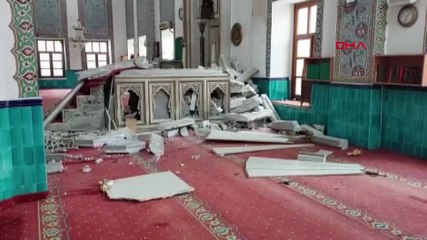 Düzce'de deprem: Caminin minberi yıkıldı