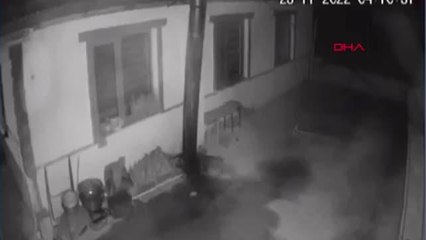 DÜZCE DEPREMİ BOLU'DA BİR EVİN GÜVENLİK KAMERASINA YANSIDI