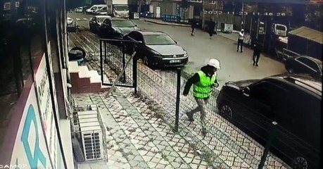 Sultangazi'de 5 kişilik arkadaş grubu arasında silahlı kavga kamerada: 1 yaralı