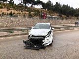 Bandırma'da yağış sebebiyle kayan araç kaza yaptı, 1 kişi yaralı